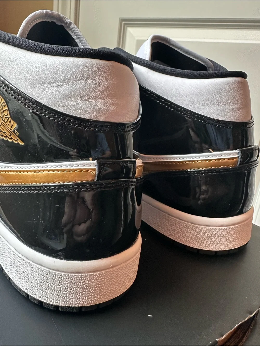 Jordan Air Jordan 1 Mid SE Black with Metallic Gold 13M
